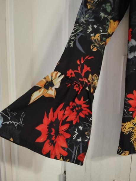 Blúzka s kvetinami, m