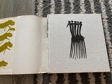 Lev nie je kráľom zvierat-prvé vyd.1981, 