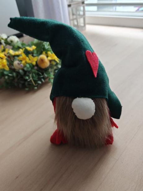 Trpaslík parapetu von na okno alebo doma, 