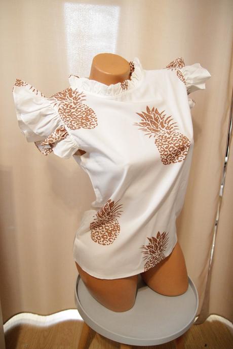 Biely top s volánmi, s, s