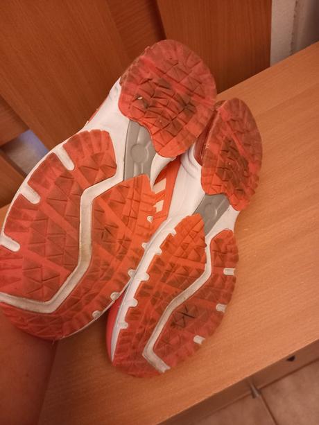 Neónové tenisky, 38