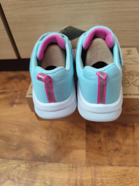 Botasky, skechers,33