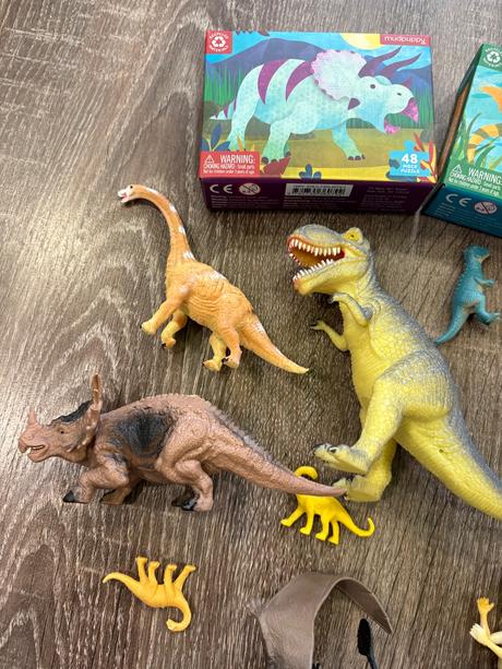 Safari ltd . postavicky a mudpuppy puzzle dinosaur,