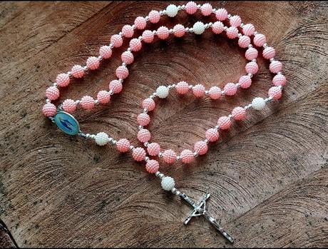 Ruženec s menom a datumom, 