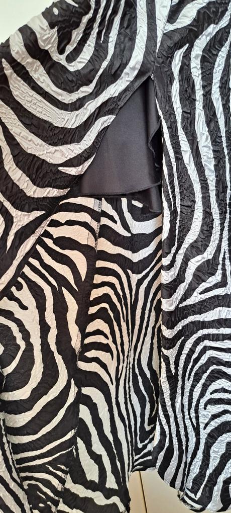 Spoločenské šaty, 36