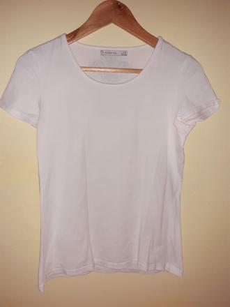 Biele tričko so vzorom na chrbte, reserved,l