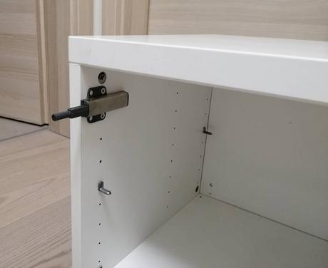 Ikea skrinka na stenu alebo na podlahu,