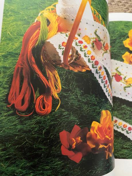 Krásna kniha výšiviek aj s predlohami, 