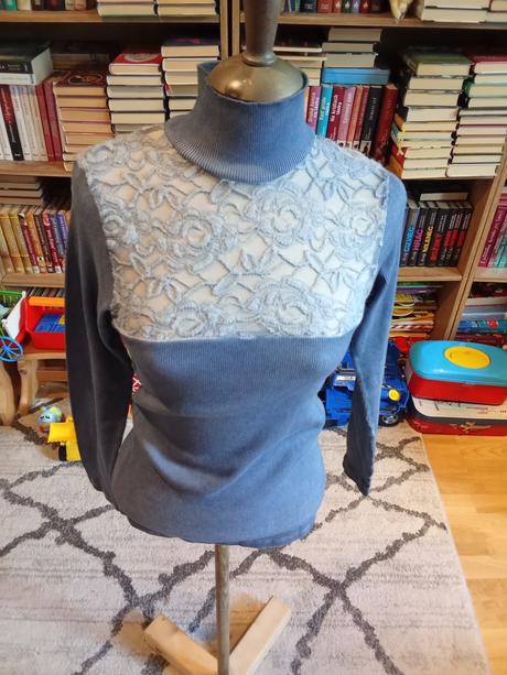 Dámske oblečenie., s