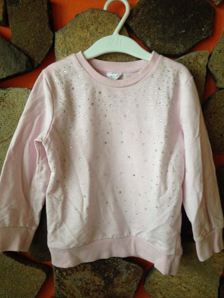 Krasna mikinka s kamienkami, 110