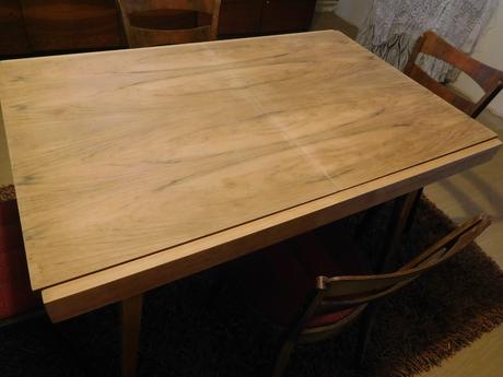 Stol jedálenský rozkladací +4 x stolička,, 
