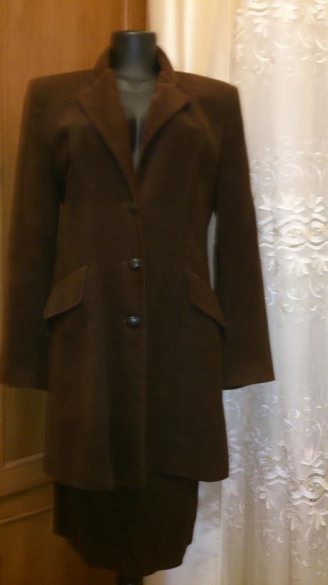 Kvalitný hnedý kostým, 176