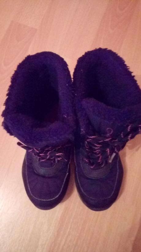 Čierne čižmy už aj s poštou., loap,30