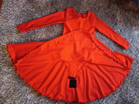 Tanečné šaty, 122