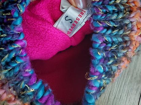 Nádherne farebná teplá čiapka, reserved,s