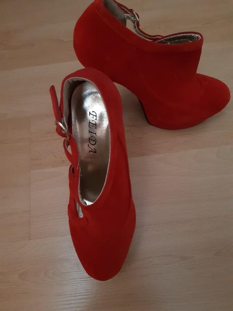 Extravagantne topanky, 36