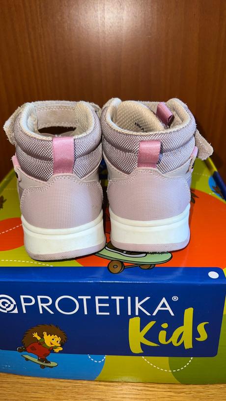 Dievcenske tenisky, protetika,28