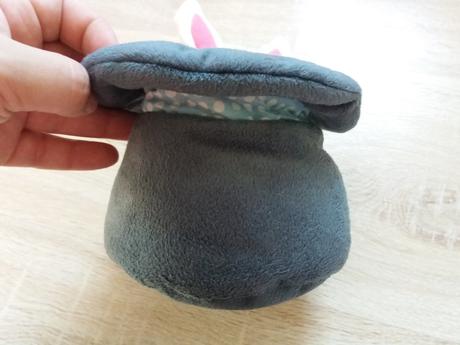 Zajko v klobúku uspávačik,