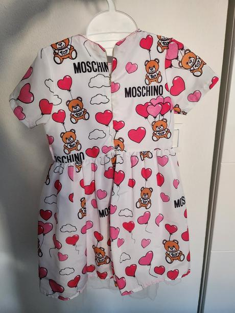 Rozkošné šaty, 122