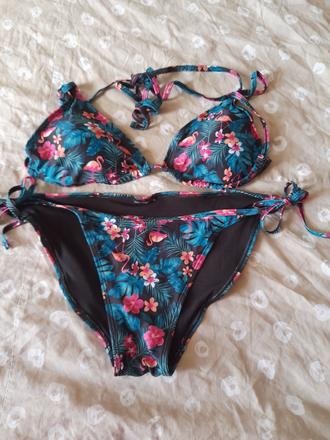 Mam na predaj plavky, 38