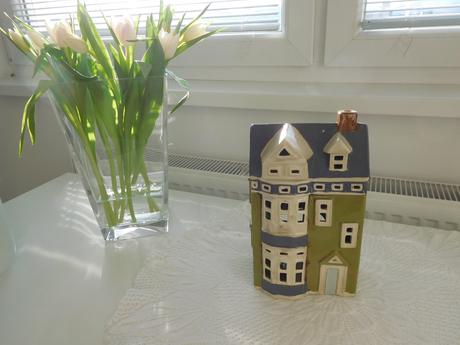 Keramický svietnik domček v zelenom prevedení, 