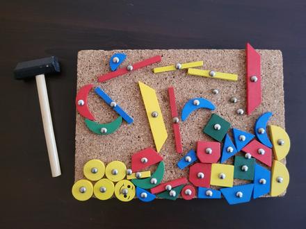 Korková tabuľka s kladivkom, 