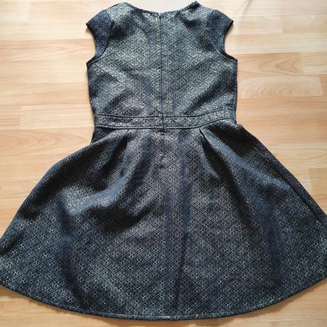 Tmavomodré šaty so zlatym, 164