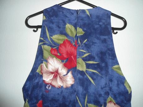 Tmavomodre kvetovane saty, m