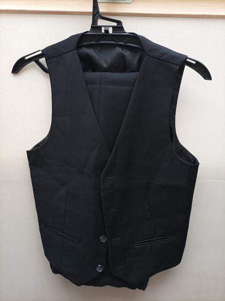 Chlapčenský oblek, 146