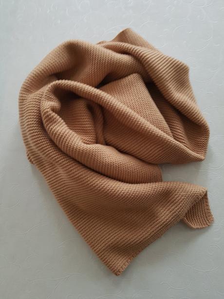 Nadcasovy siroky pleteny sal,