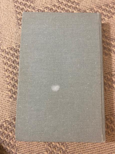 Krásna stará retro kniha klobučníkov hrad cronin,