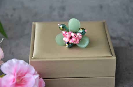 Prsteň s perličkami,