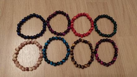8ks farebnych naramkov, 