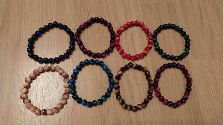 8ks farebnych naramkov, 