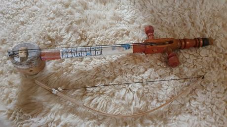 Tradičný hudobný nástroj-rebab, 