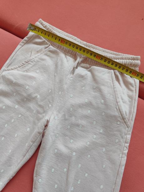 Krasne tepláky 134, 134