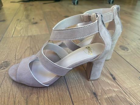 Sandále nenosené, 37