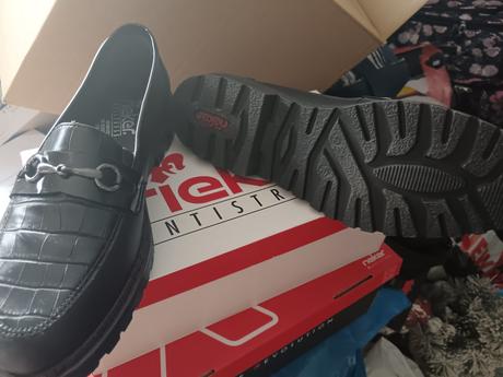 Poltopanky uz aj s poštou, rieker,42