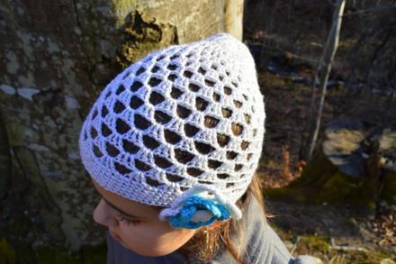 Čiapočka s kvetom a kamienkami, 62 - 158