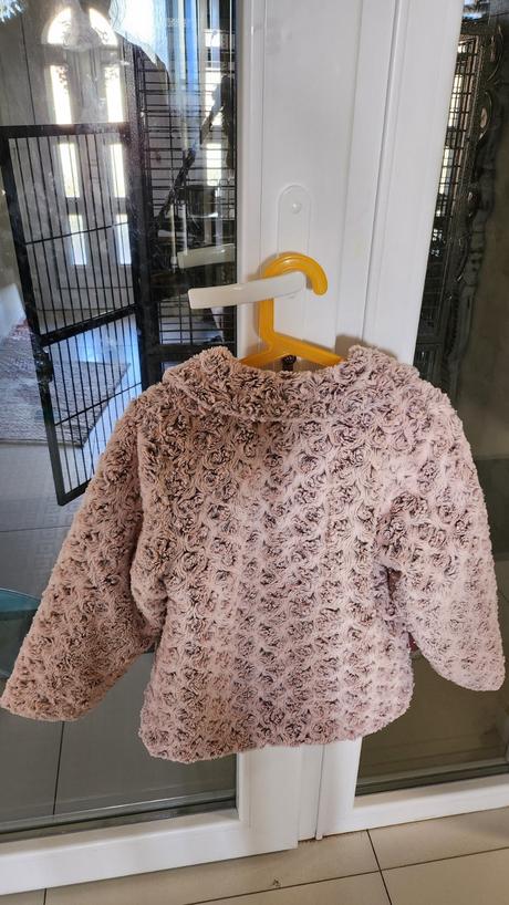 Kožušinový kabátik so zaujímavým vzorom, 134
