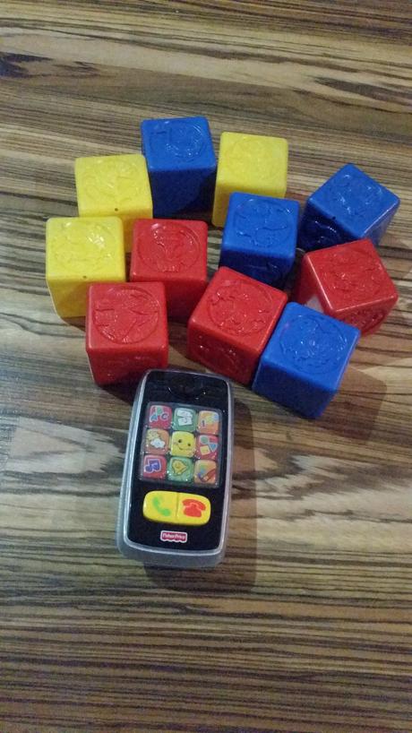 Detsky hraci telefon a kocky, 