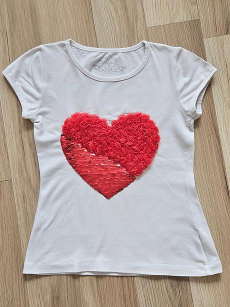 Tričko so srdiečkom, 110