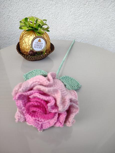 Háčkovaná ruža svetlo ružová, 