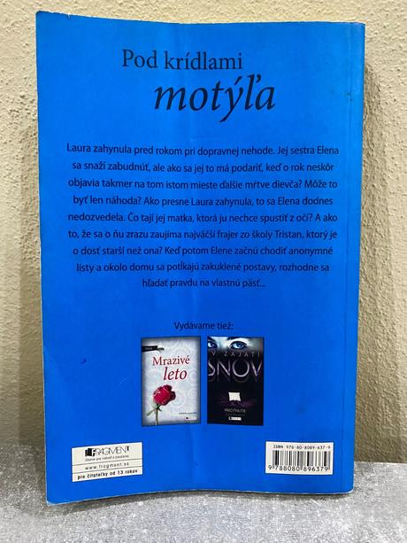 Kniha- pod krídlami motýľa,