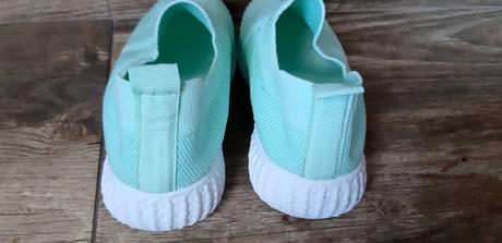 Ponožkové tenisky, 29