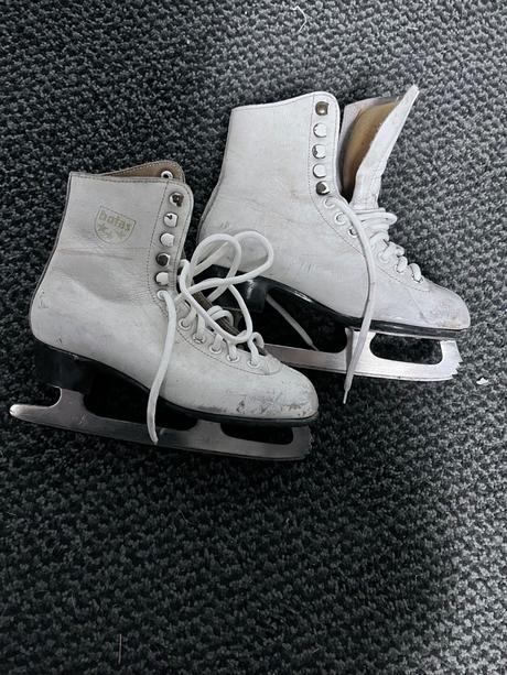 Dievčenské korcule, botas,32