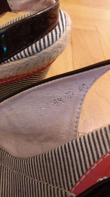 Sandale na plnom opatku, 40