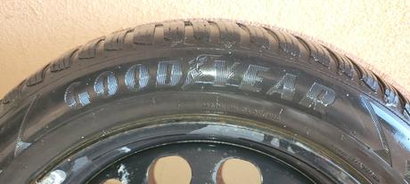 Predám 2ks zimné pneumatiky goodyear 205/55/r16,