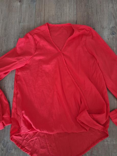 Cervena bluzka, s