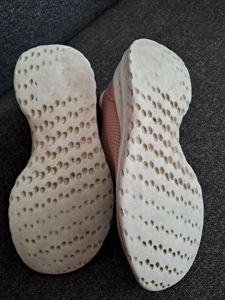 Nasuchovacie tenisky, 33